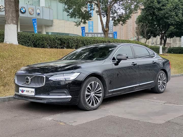 Фото 1 - Volvo S90