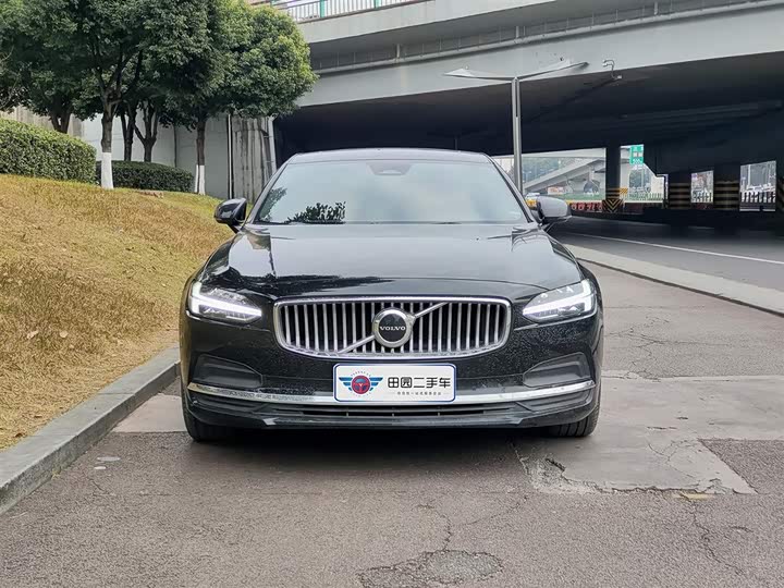 Фото 2 - Volvo S90