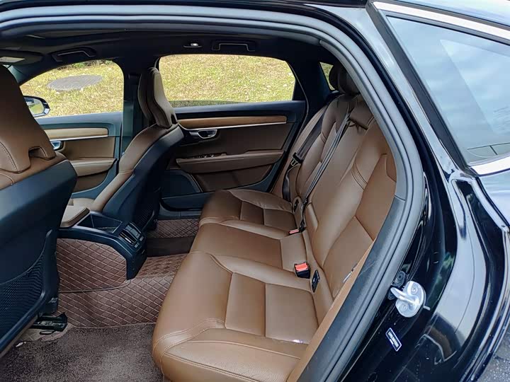 Фото 8 - Volvo S90