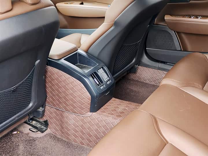 Фото 9 - Volvo S90