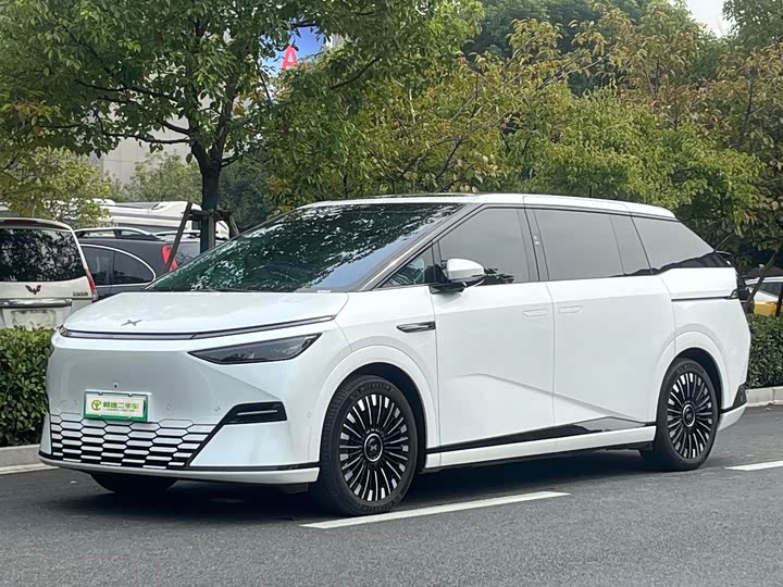 Фото 1 - XPeng X9