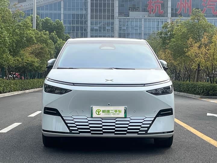 Фото 2 - XPeng X9