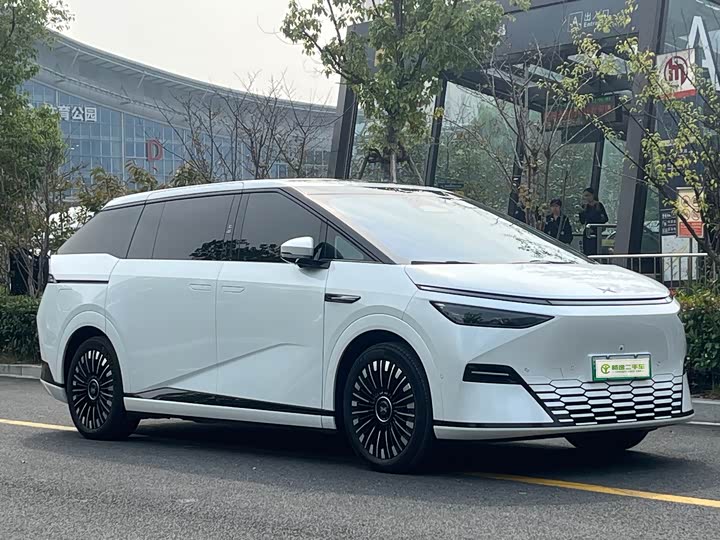 Фото 4 - XPeng X9