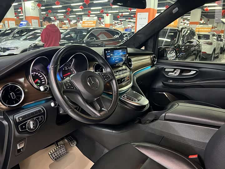 Фото 5 - Mercedes-Benz V-Class