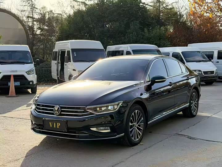 Фото 1 - Volkswagen Magotan