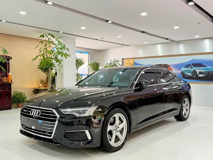 Фото 1 - Audi A6L