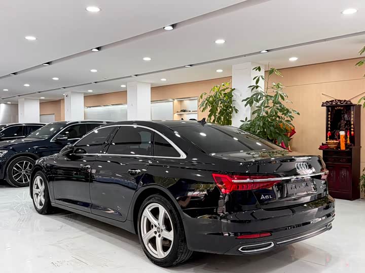 Фото 9 - Audi A6L