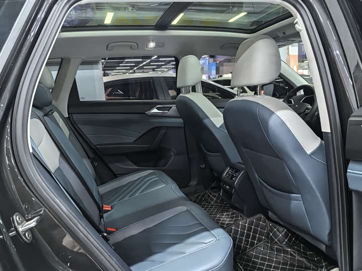 Фото 8 - Volkswagen Tharu