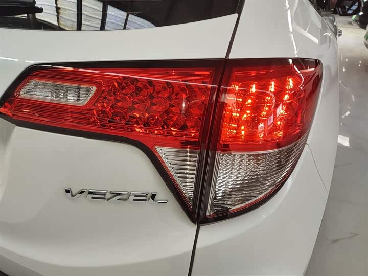 Фото 8 - Honda Vezel