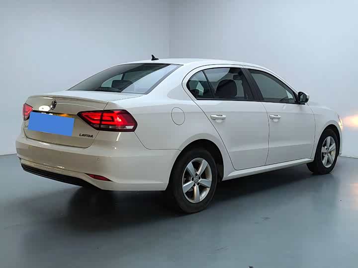 Фото 5 - Volkswagen Lavida