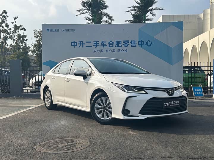 Фото 2 - Toyota Corolla