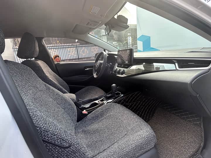 Фото 4 - Toyota Corolla