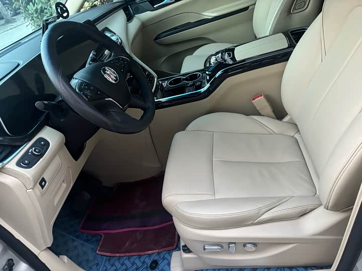 Фото 4 - Buick GL8 ES