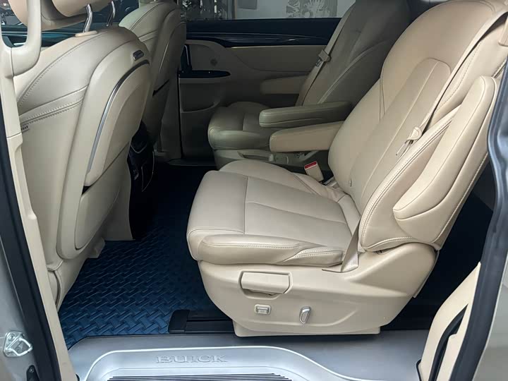 Фото 7 - Buick GL8 ES