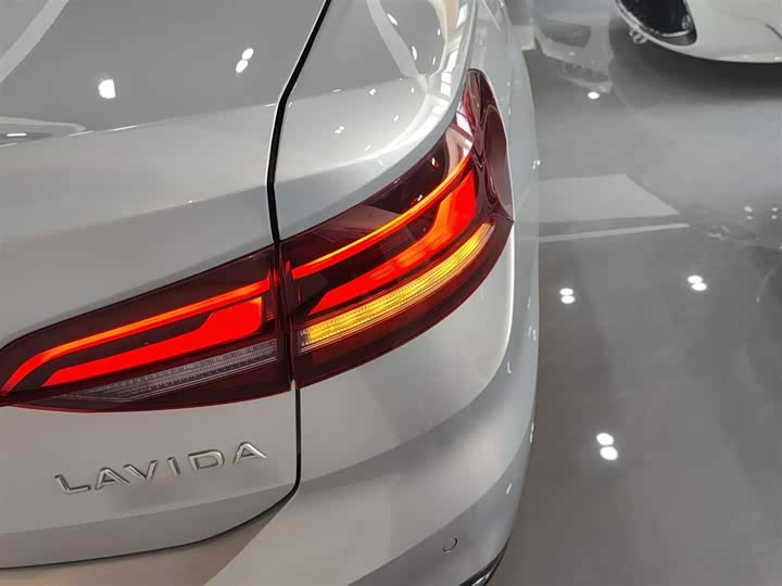 Фото 8 - Volkswagen Lavida