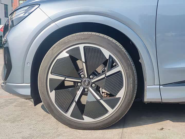 Фото 4 - Audi Q4 e-tron