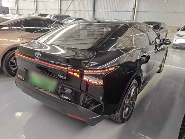 Фото 7 - Toyota bZ3