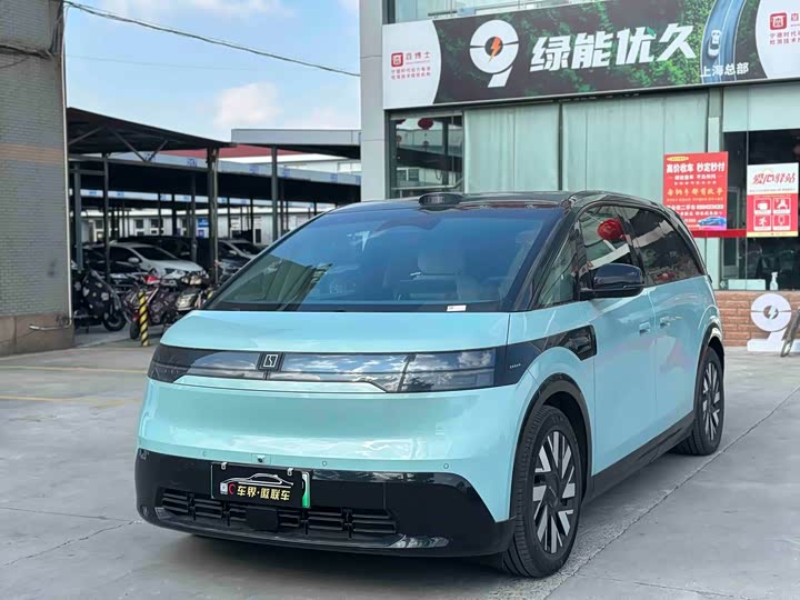 Фото 1 - Zeekr Mix