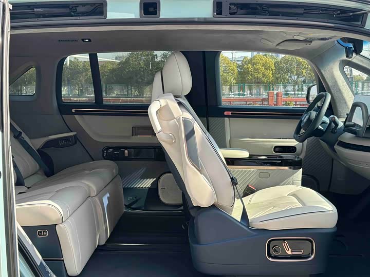 Фото 6 - Zeekr Mix