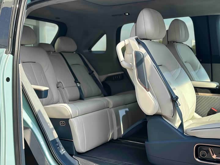 Фото 8 - Zeekr Mix