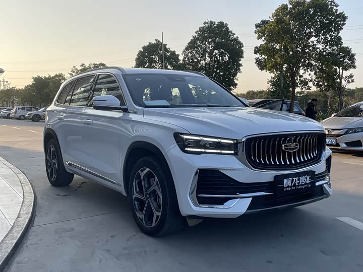 Фото 3 - Geely Monjaro