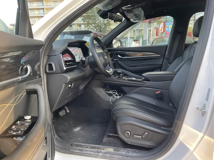 Фото 4 - Geely Monjaro