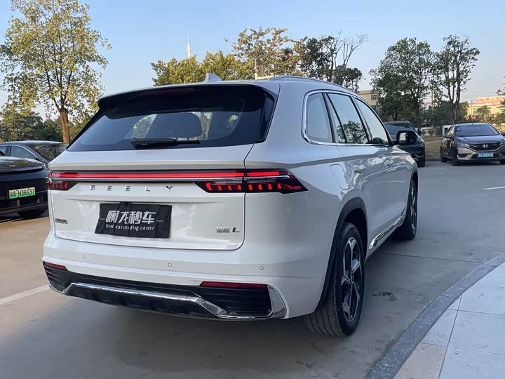 Фото 8 - Geely Monjaro