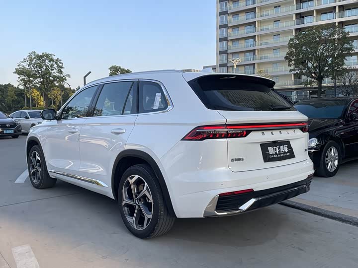 Фото 9 - Geely Monjaro