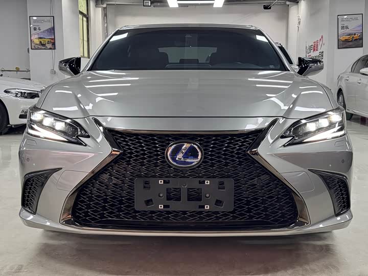 Фото 3 - Lexus ES