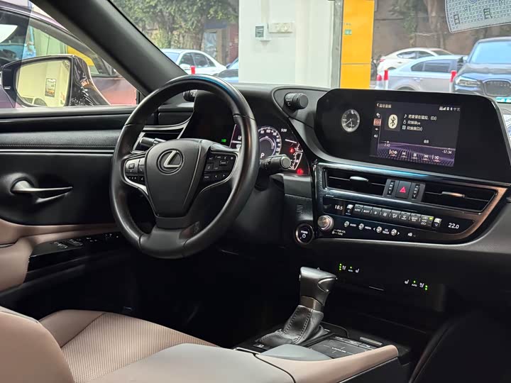 Фото 4 - Lexus ES