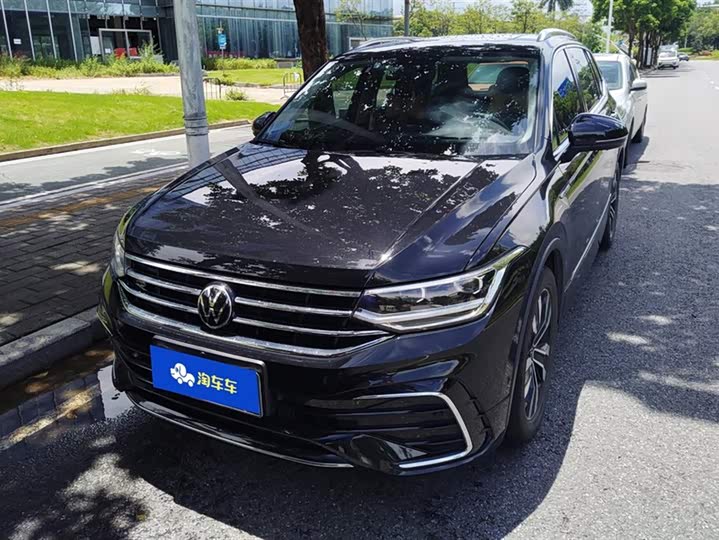 Фото 2 - Volkswagen Tiguan L Pro