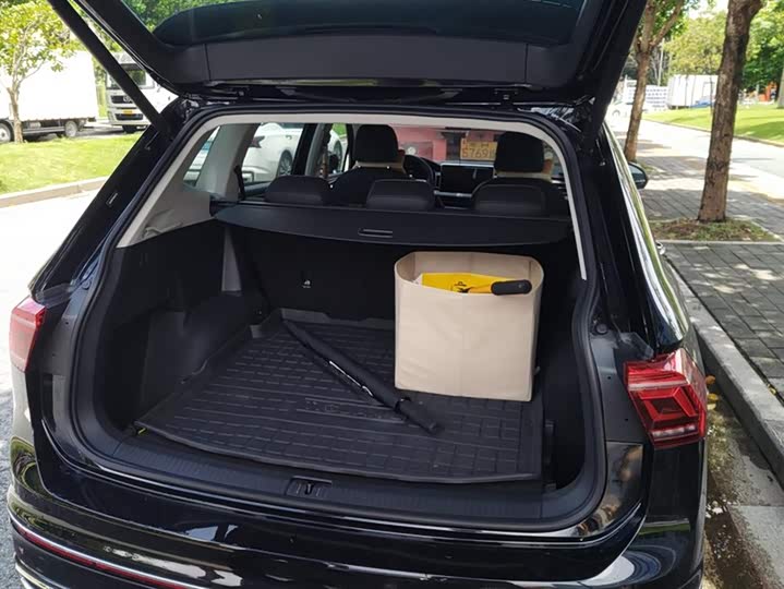 Фото 4 - Volkswagen Tiguan L Pro