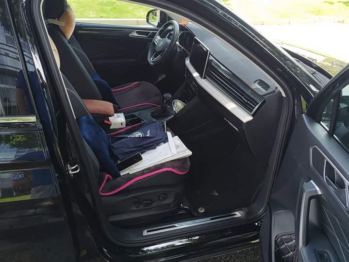 Фото 8 - Volkswagen Tiguan L Pro