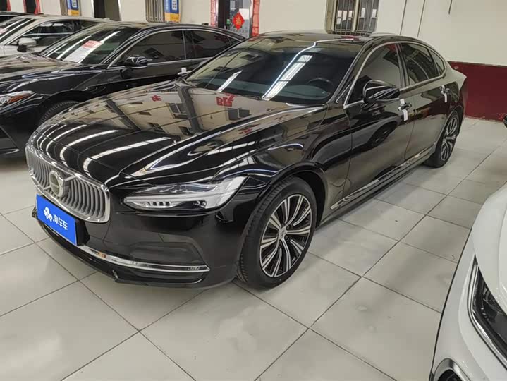 Фото 1 - Volvo S90