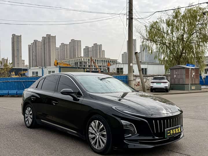 Фото 3 - Hongqi E-QM5