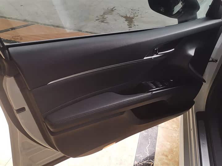 Фото 7 - Toyota Camry