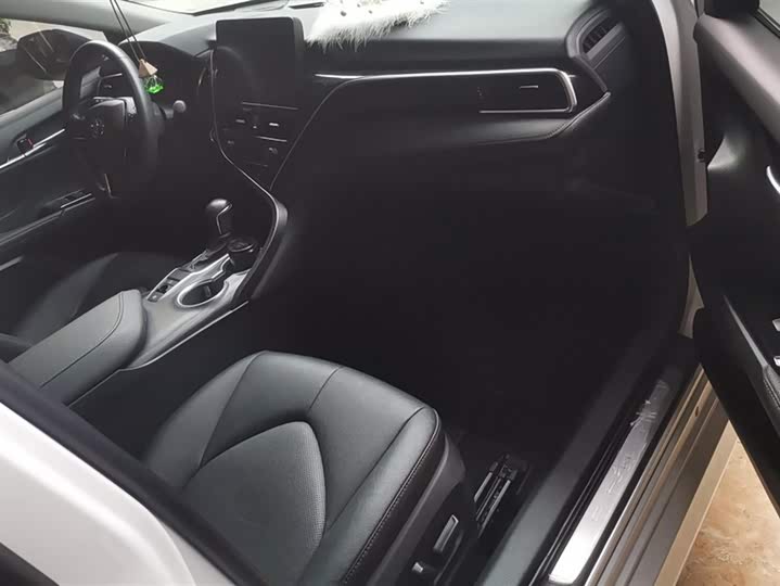 Фото 8 - Toyota Camry