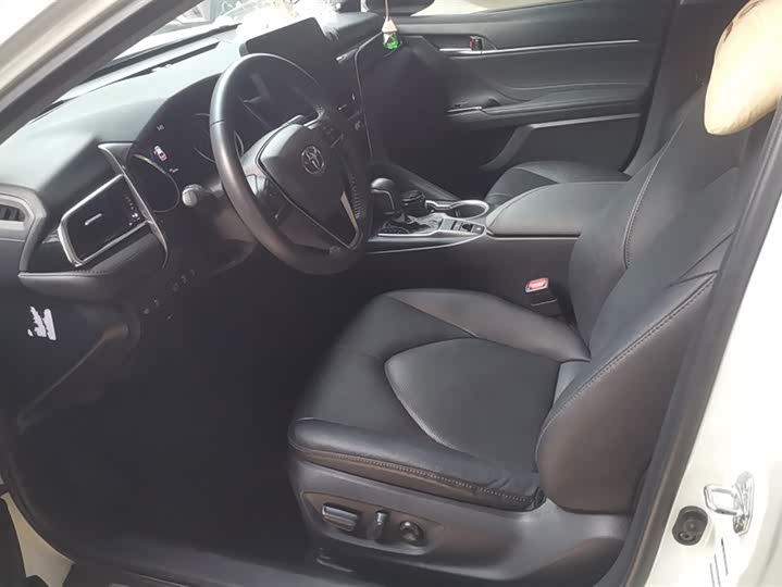 Фото 9 - Toyota Camry