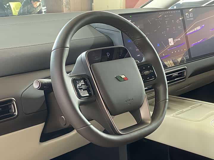 Фото 4 - LiXiang Mega