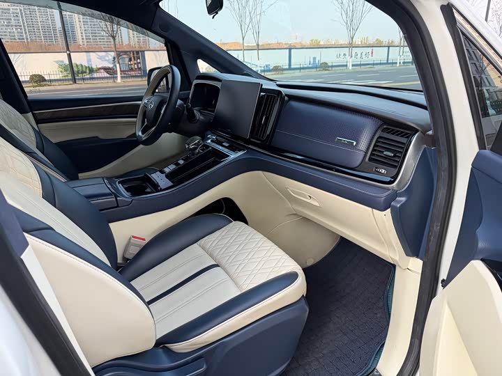 Фото 8 - GAC Trumpchi M8