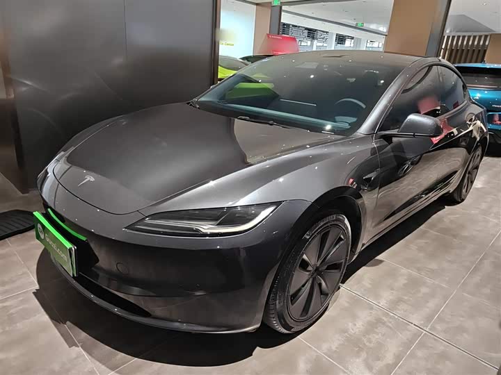 Фото 1 - Tesla Model 3