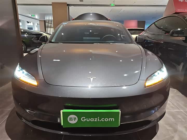 Фото 3 - Tesla Model 3