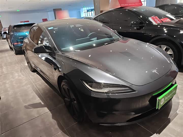 Фото 4 - Tesla Model 3