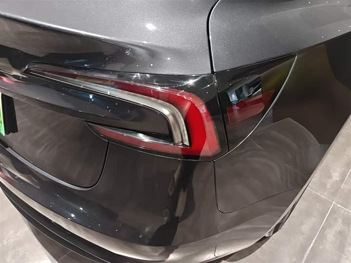 Фото 8 - Tesla Model 3