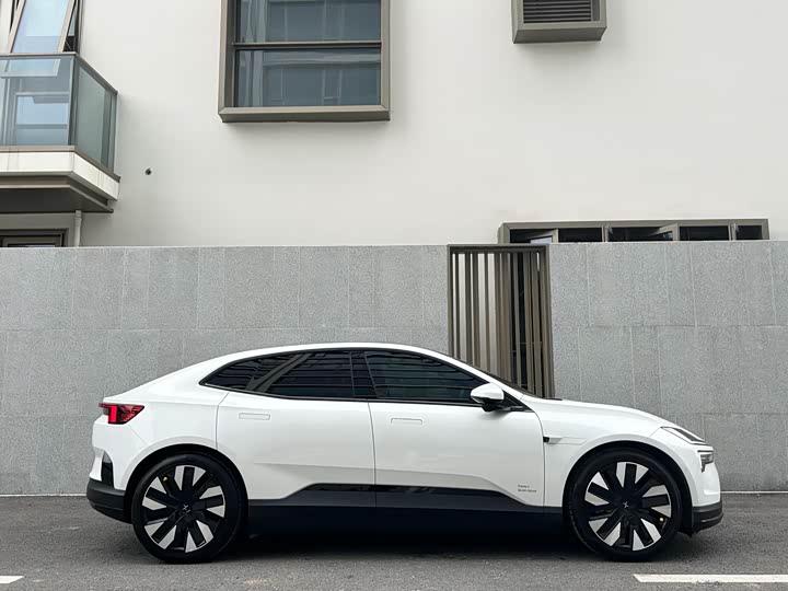 Фото 4 - Polestar 4
