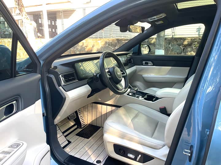 Фото 7 - LiXiang One