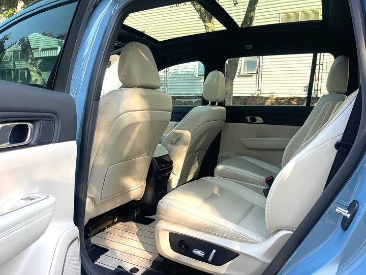 Фото 8 - LiXiang One