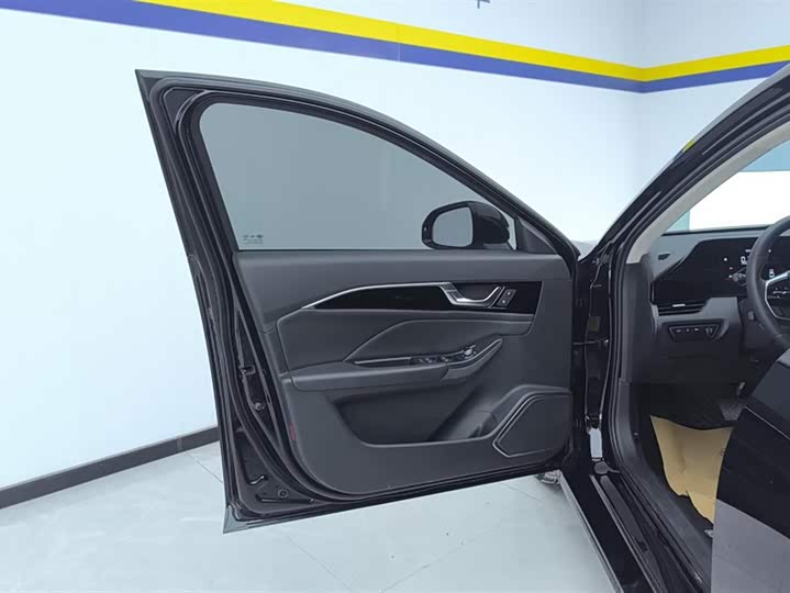 Фото 7 - Bestune B70