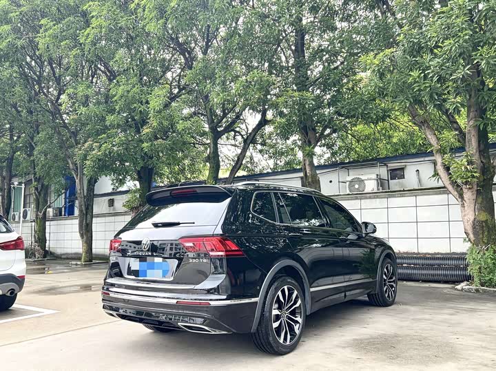 Фото 3 - Volkswagen Tiguan L Pro