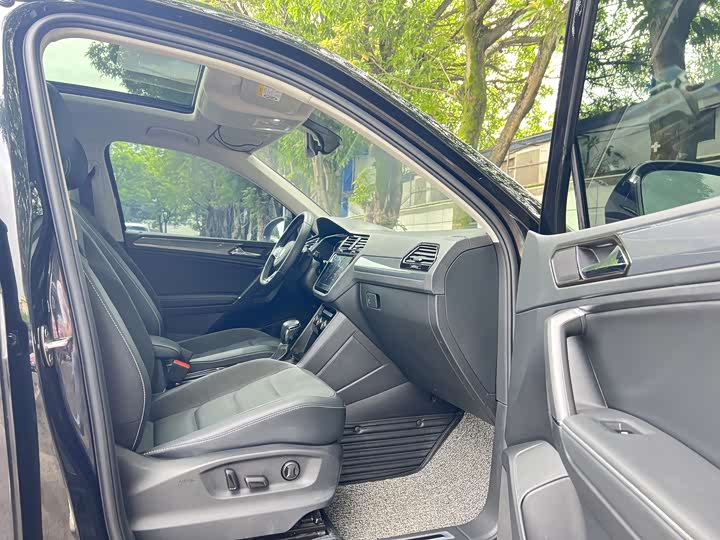 Фото 7 - Volkswagen Tiguan L Pro